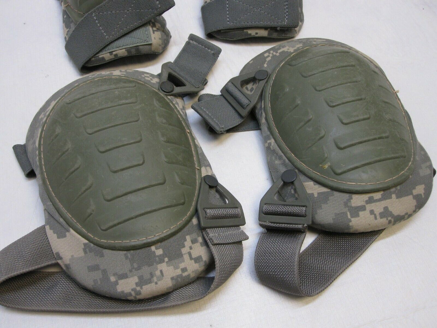 (USED) USGI ARMY ISSUE KNEE & ELBOW PAD SET TACTICAL NICHOLAS MCGUIRE ACU UCP