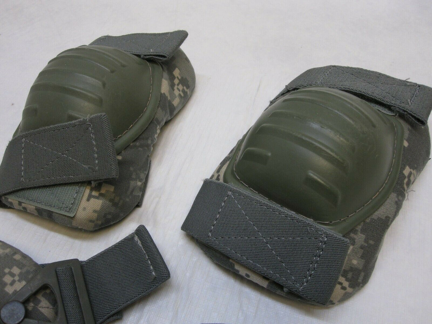 (USED) USGI ARMY ISSUE KNEE & ELBOW PAD SET TACTICAL NICHOLAS MCGUIRE ACU UCP