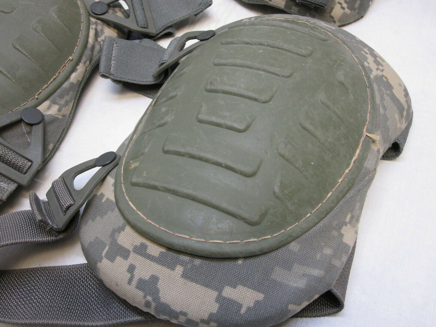 (USED) USGI ARMY ISSUE KNEE & ELBOW PAD SET TACTICAL NICHOLAS MCGUIRE ACU UCP